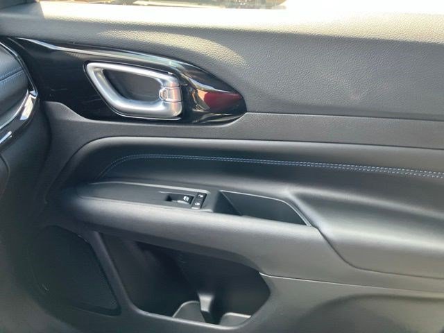 New 2026 Red Hot Pearlcoat Jeep Latitude Altitude image 21