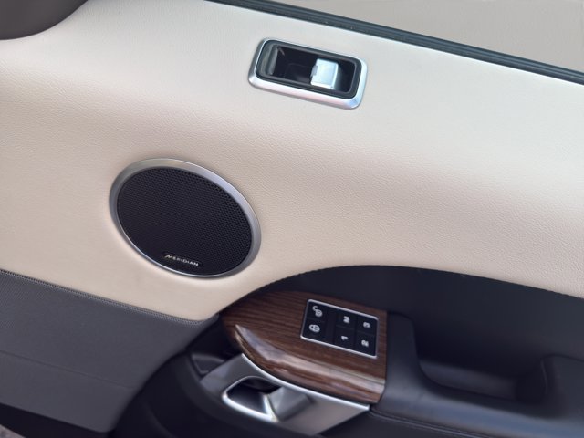 Used 2020 Blue Land Rover HSE image 18