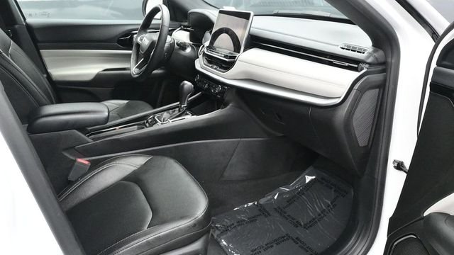 Used 2025 White Jeep Limited image 9