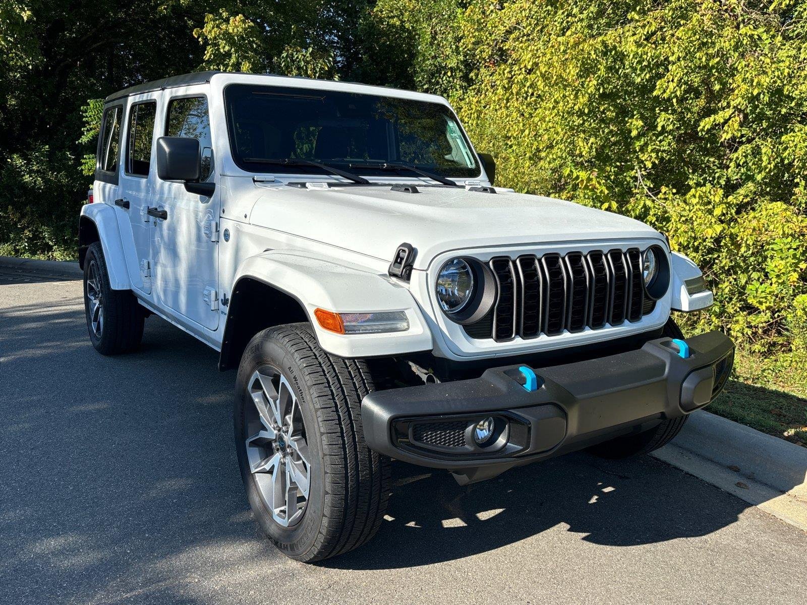Used 2024 Bright White Clearcoat Jeep Sport S image 8