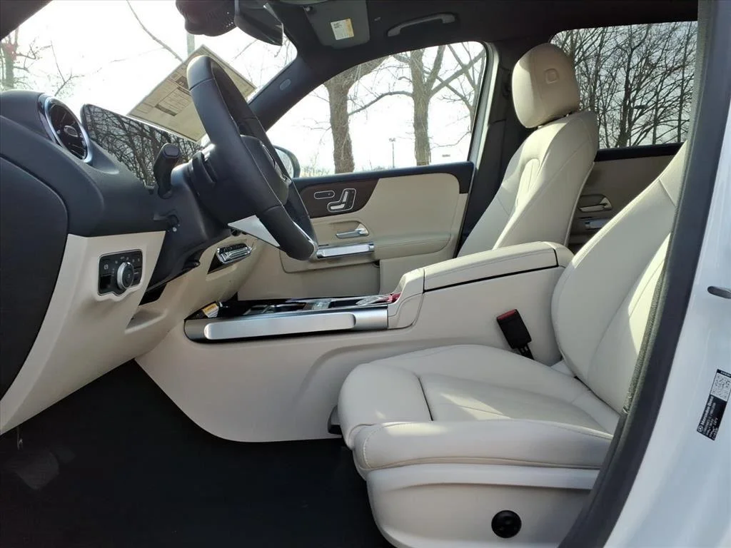New 2026 Polar White Mercedes-Benz GLB 250 image 21