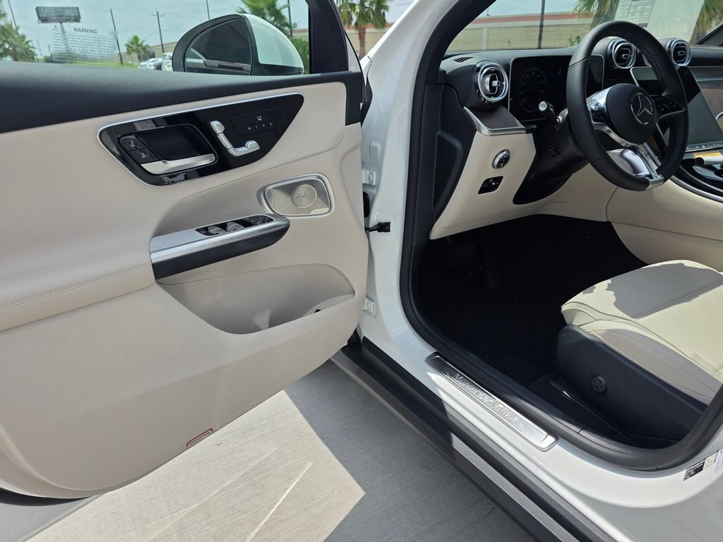 New 2026 Polar White Mercedes-Benz GLC 300 image 41