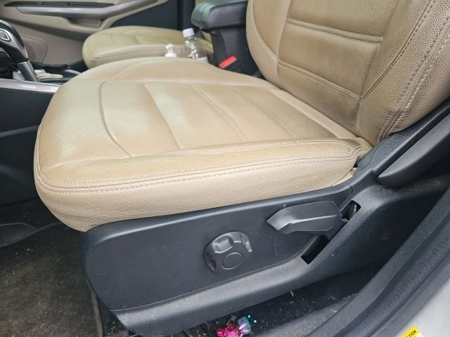 Used 2021 Silver Ford SE image 19