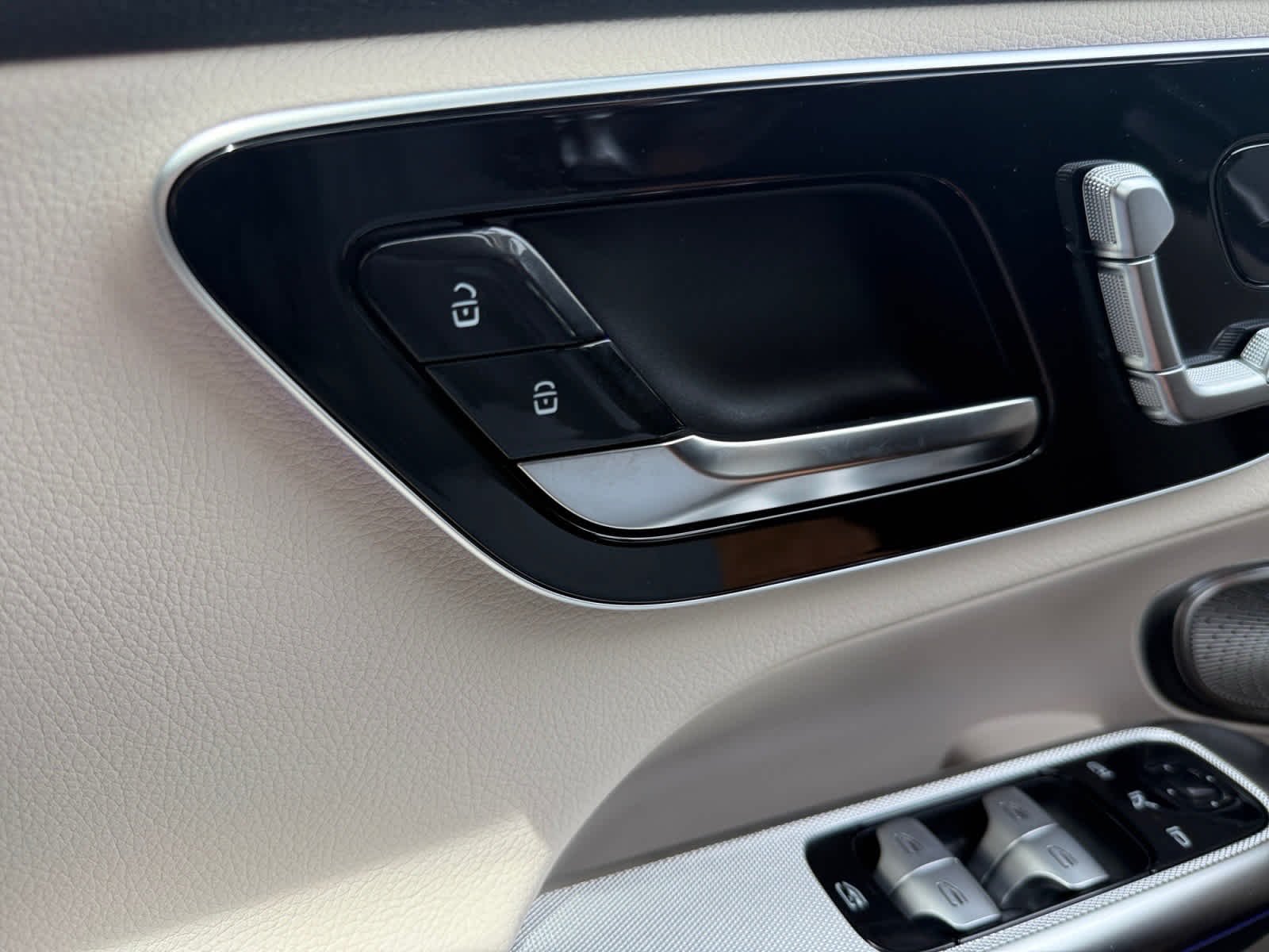 New 2026 Cirrus Silver Metallic Mercedes-Benz GLC 300 image 26