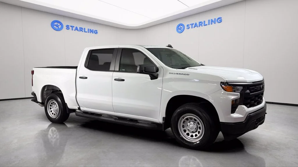 Used 2025 Summit White Chevrolet WT image 13
