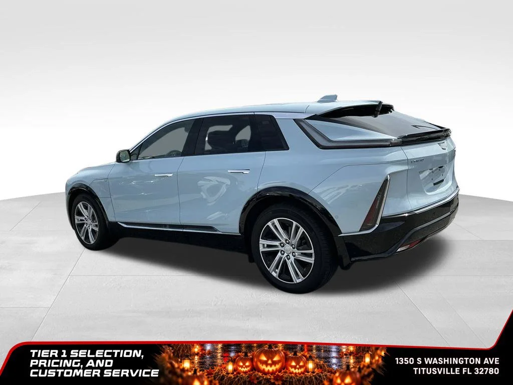 Used 2024 Nimbus Metallic Cadillac Tech image 3