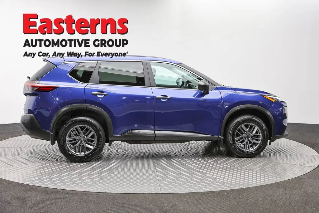 Used 2023 Blue Nissan S image 4