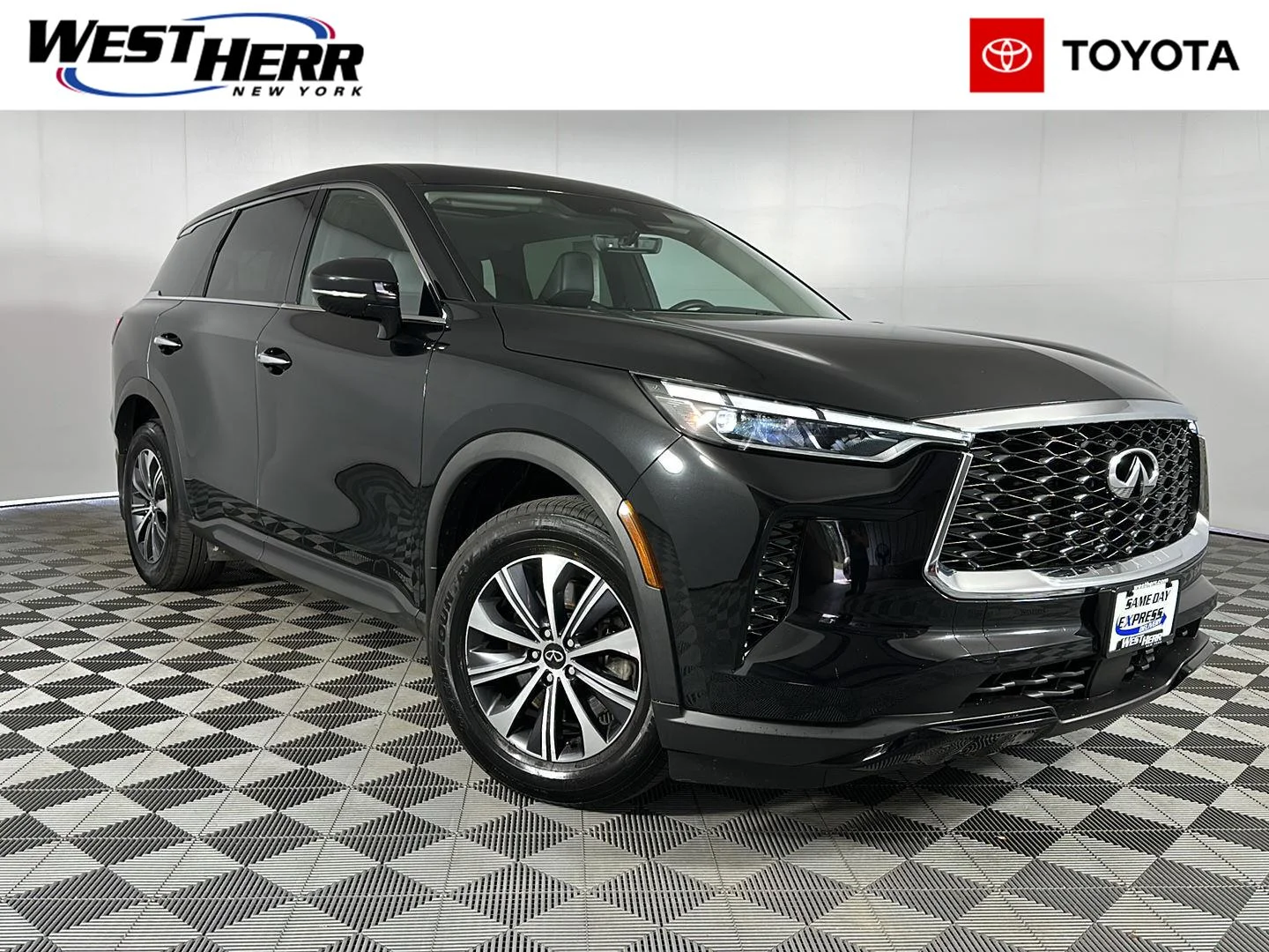 Used 2023 Mineral Black INFINITI PURE image 1