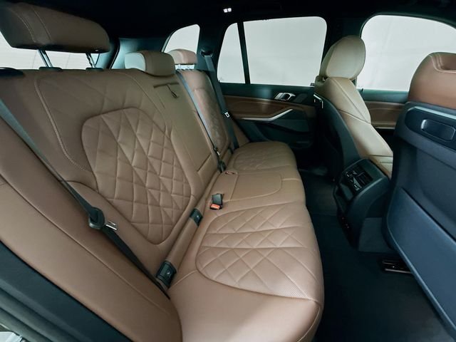 Used 2024 Green BMW xDrive50e image 28