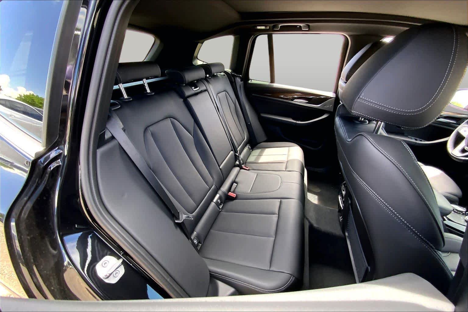 Used 2023 Black Sapphire Metallic BMW xDrive30i image 17