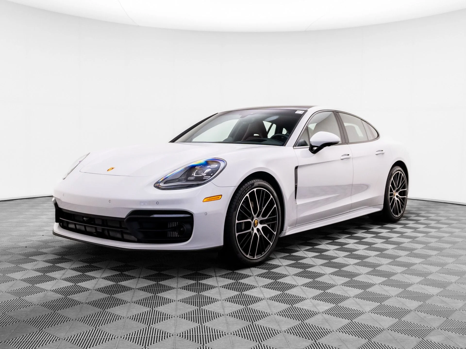 2023 Porsche Panamera 4 Platinum Edition's photo