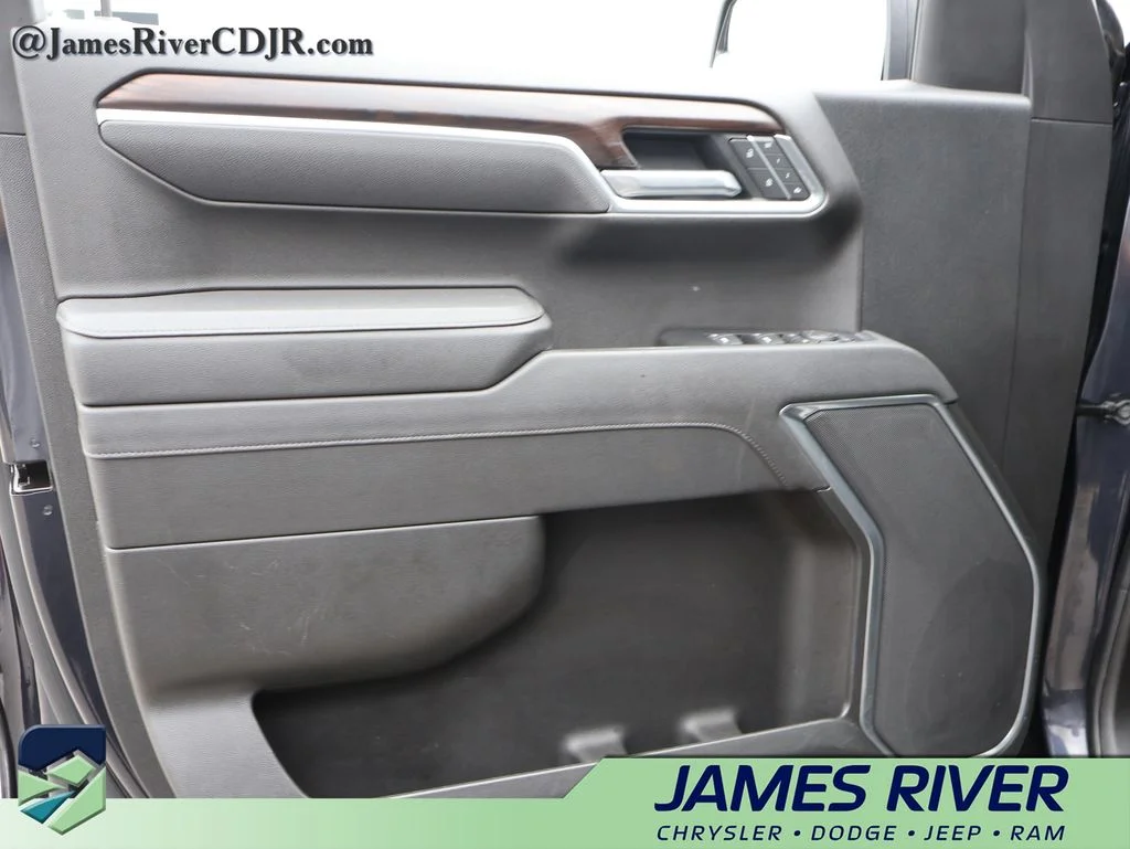 Used 2025 Silver GMC SLT image 20