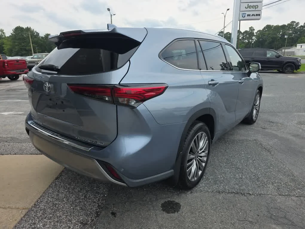 Used 2021 Moon Dust Toyota Platinum image 7