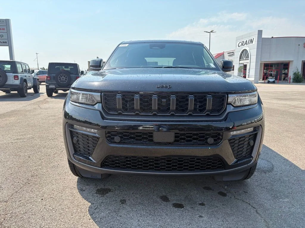 New 2026 Diamond Black Crystal Pearl-Coat Exterior Paint Jeep  image 2
