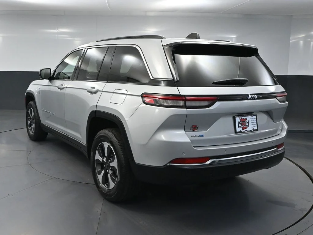 Used 2024 Silver Jeep 4xe image 8