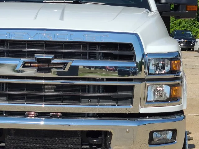 Used 2024 White Chevrolet 1WT image 12