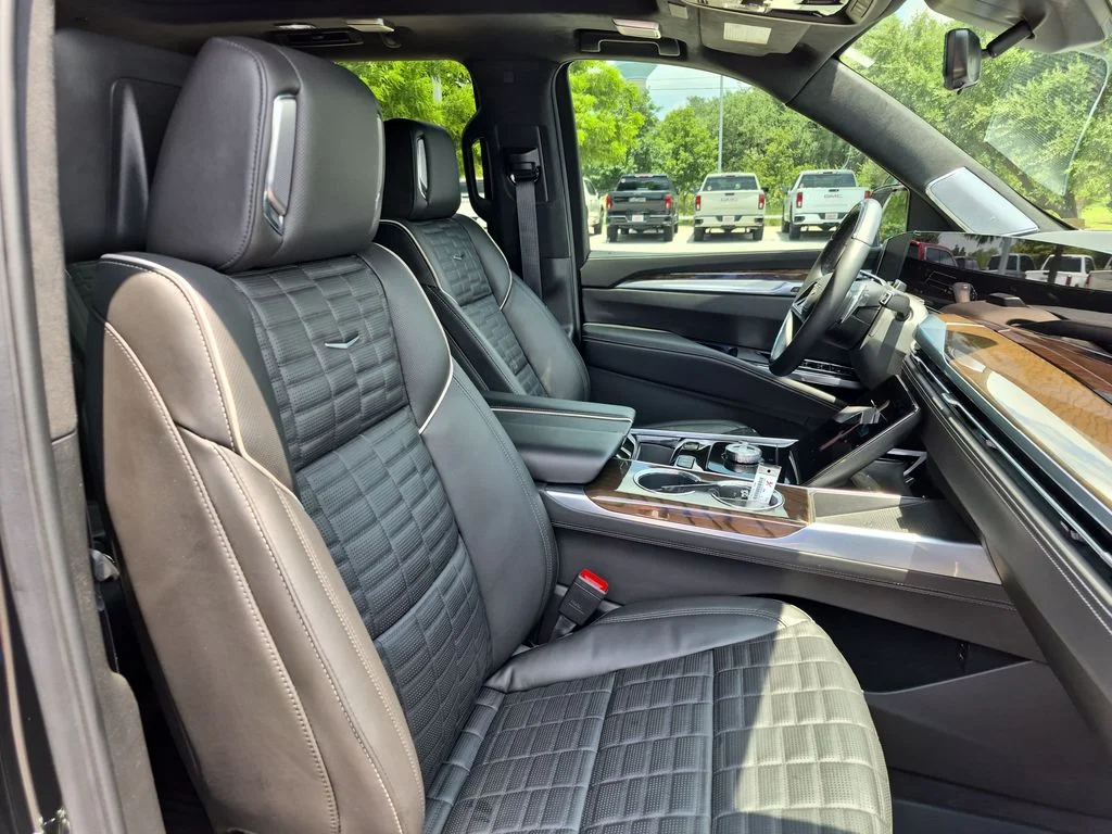 Used 2025 Black Cadillac Sport Platinum image 41