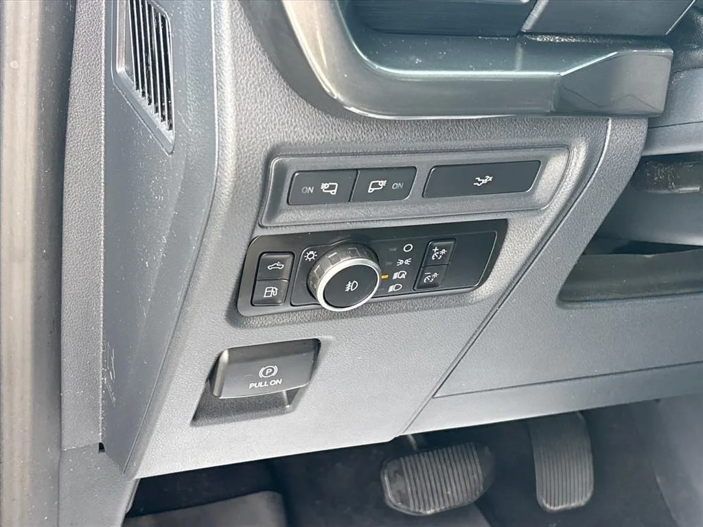 Used 2023 White Ford XLT image 27