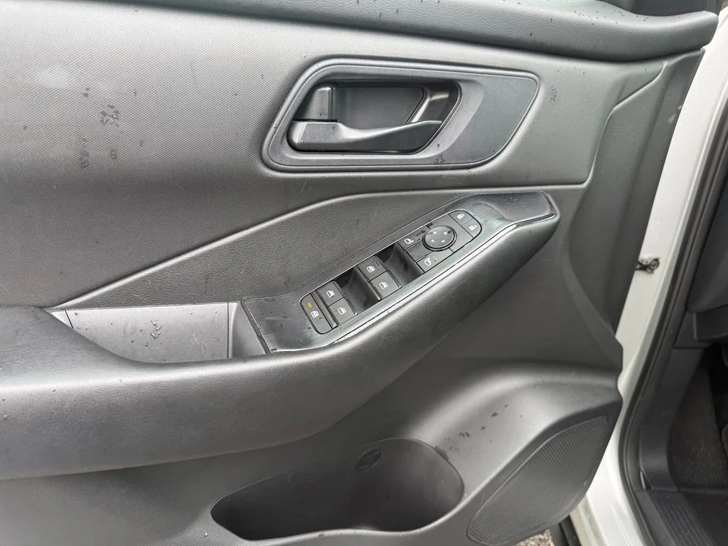 Used 2024 Silver Nissan S image 6