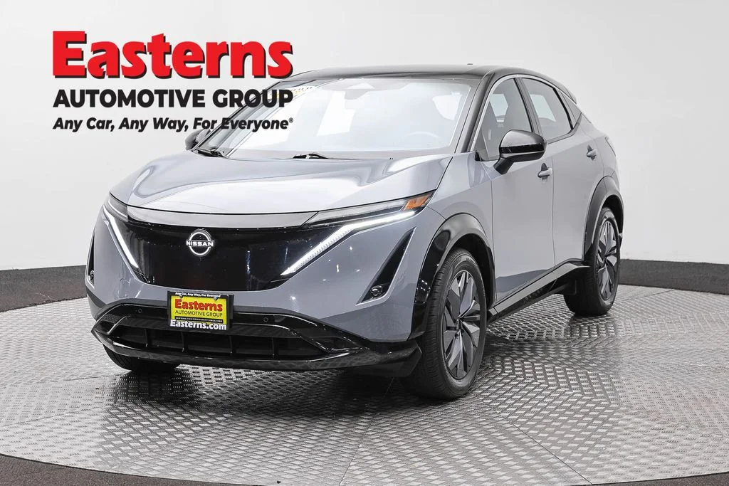 Used 2023 Gray Nissan VENTURE+ image 1