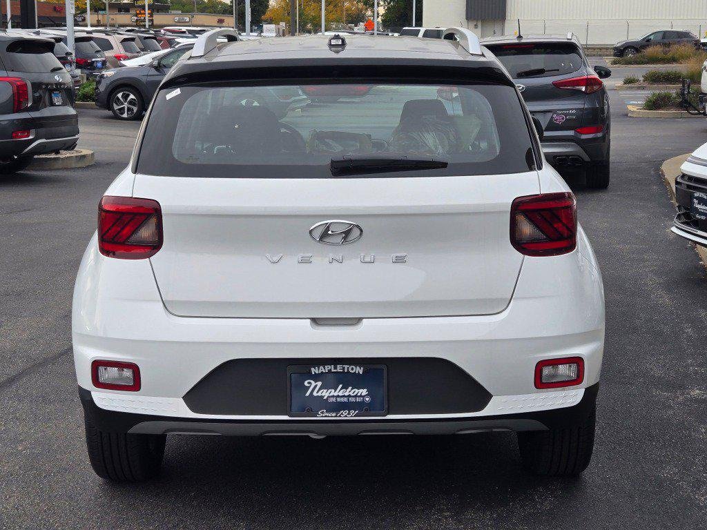 New 2026 Lunar Hyundai SEL w/Two-Tone Roof image 10