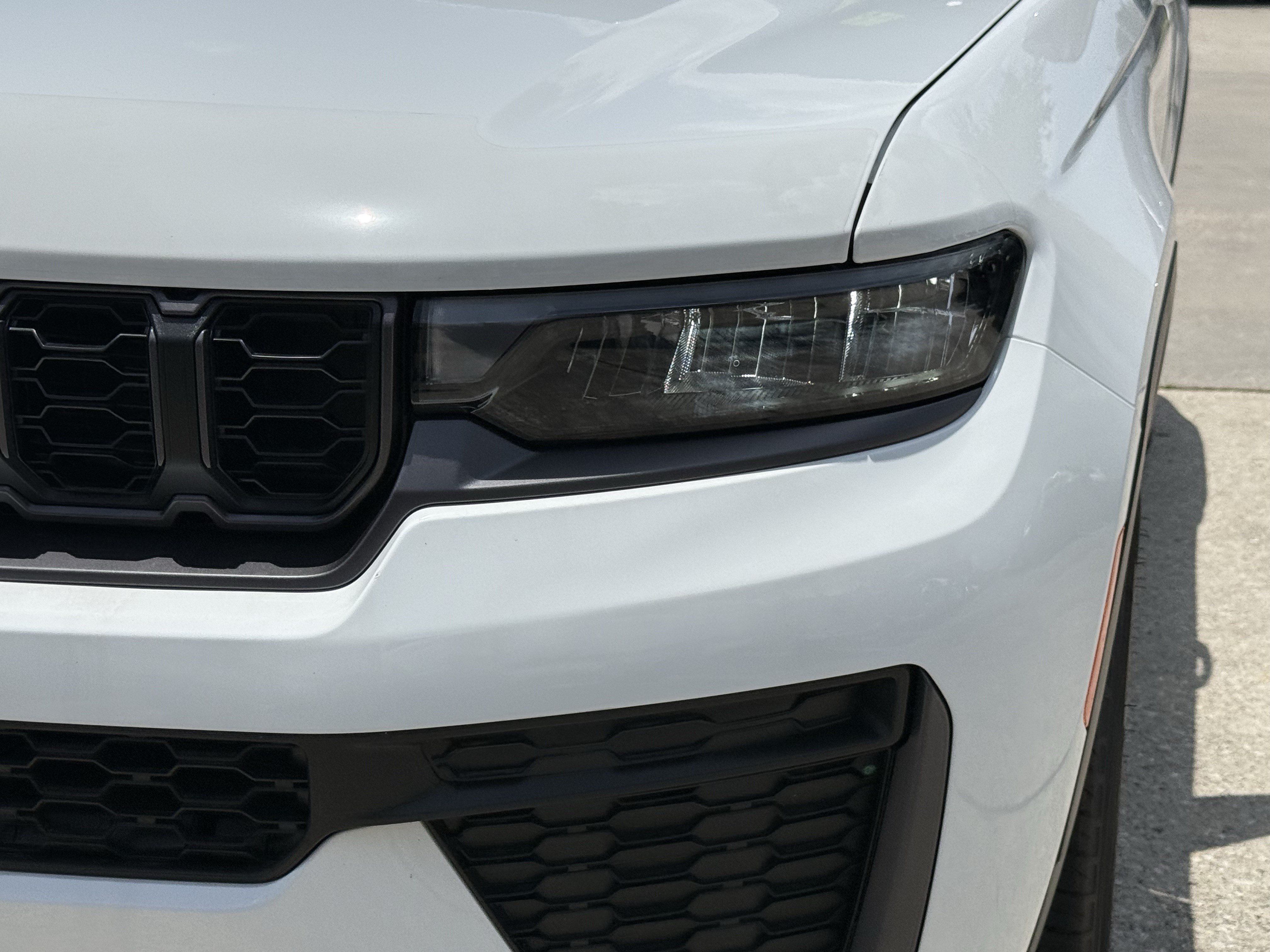 New 2026 Bright White Clearcoat Jeep Laredo Altitude image 7