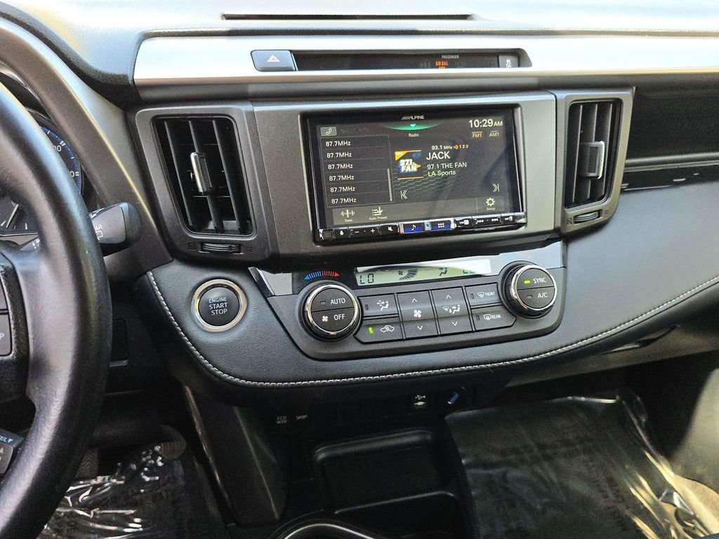 Used 2016  Toyota XLE image 26