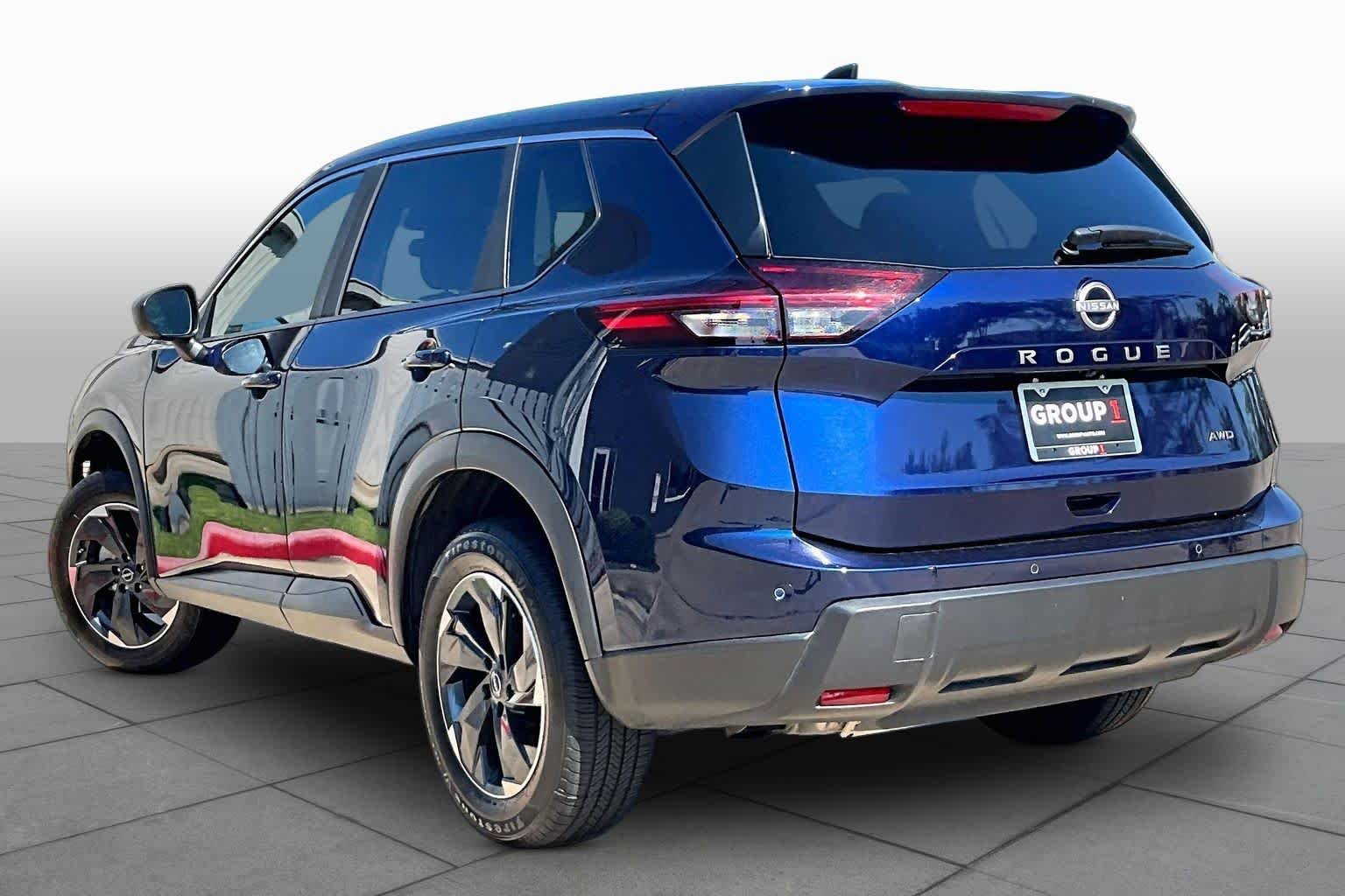 Used 2025 Deep Ocean Blue Pearl Nissan SV image 11