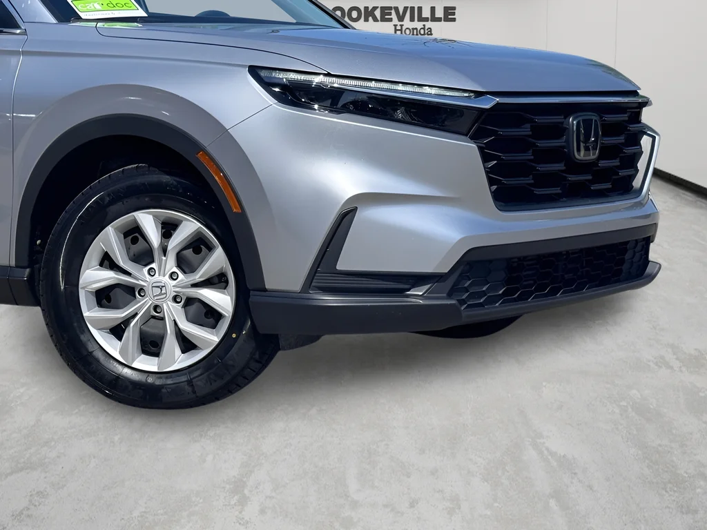 Certified Used 2025 Solar Silver Metallic Honda LX image 3