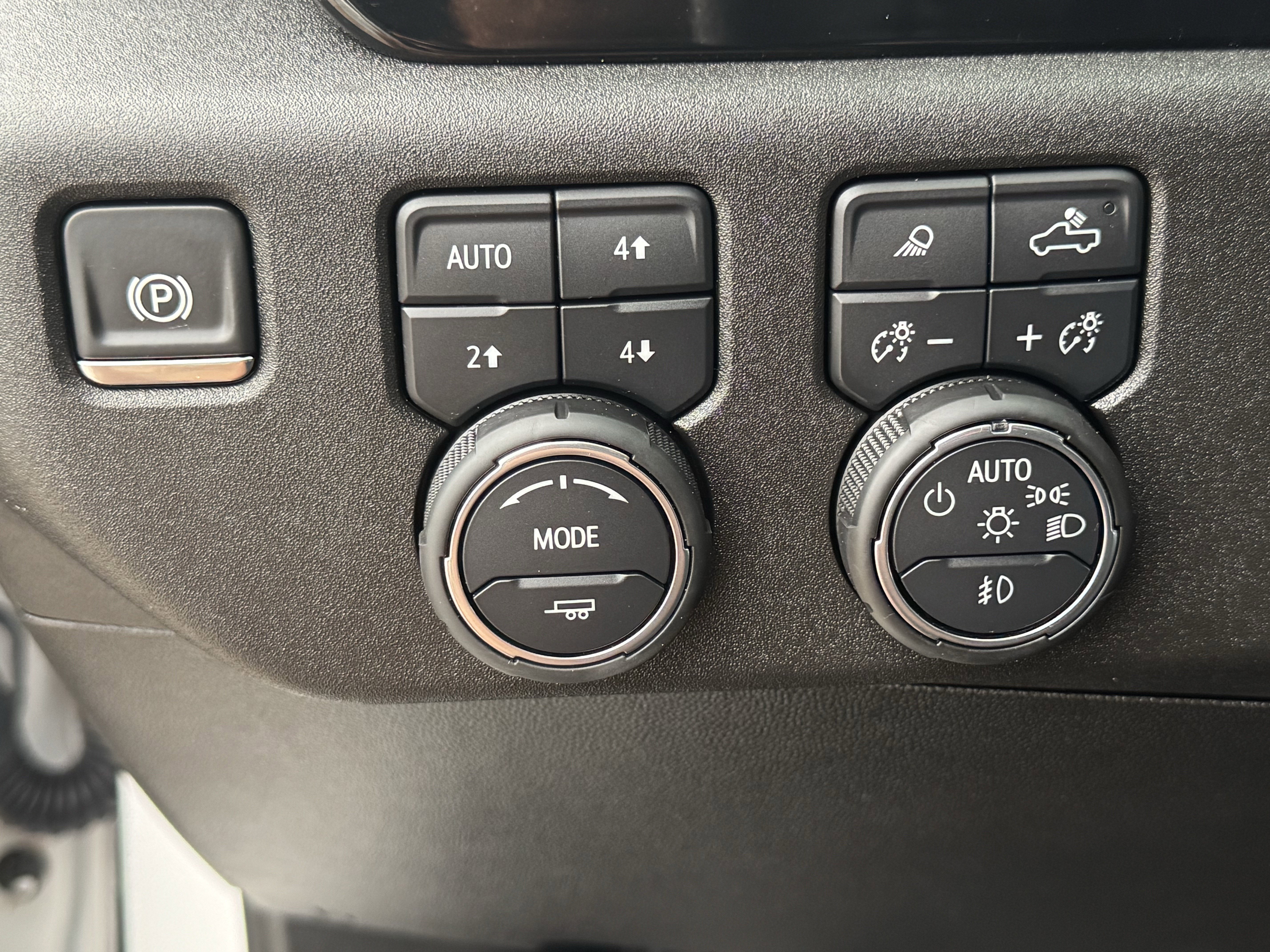 Used 2025 Summit White Chevrolet LTZ image 24