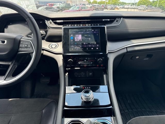 Used 2023 White Jeep Altitude image 23