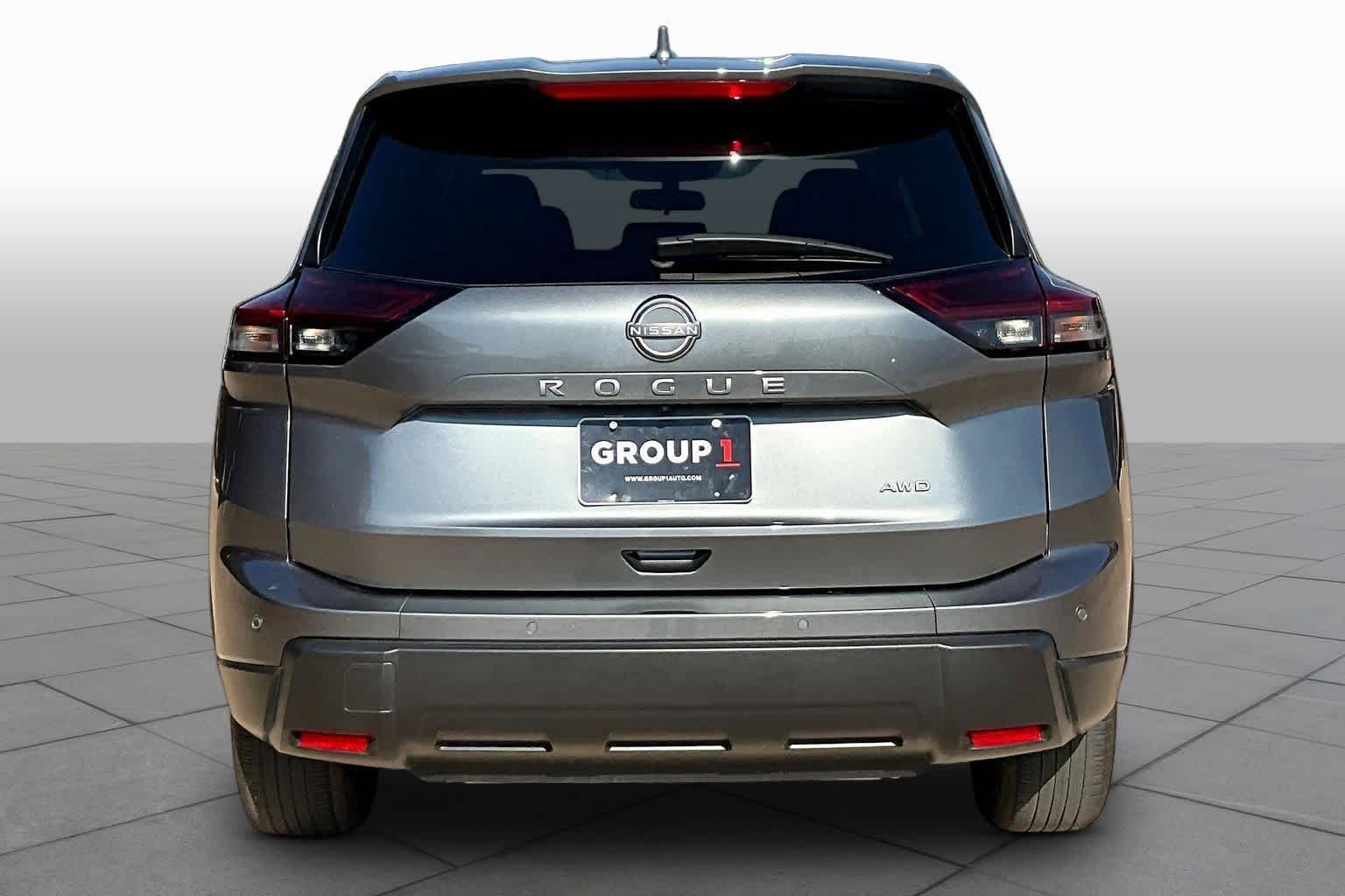 Used 2025 Gun Metallic Nissan SV image 4