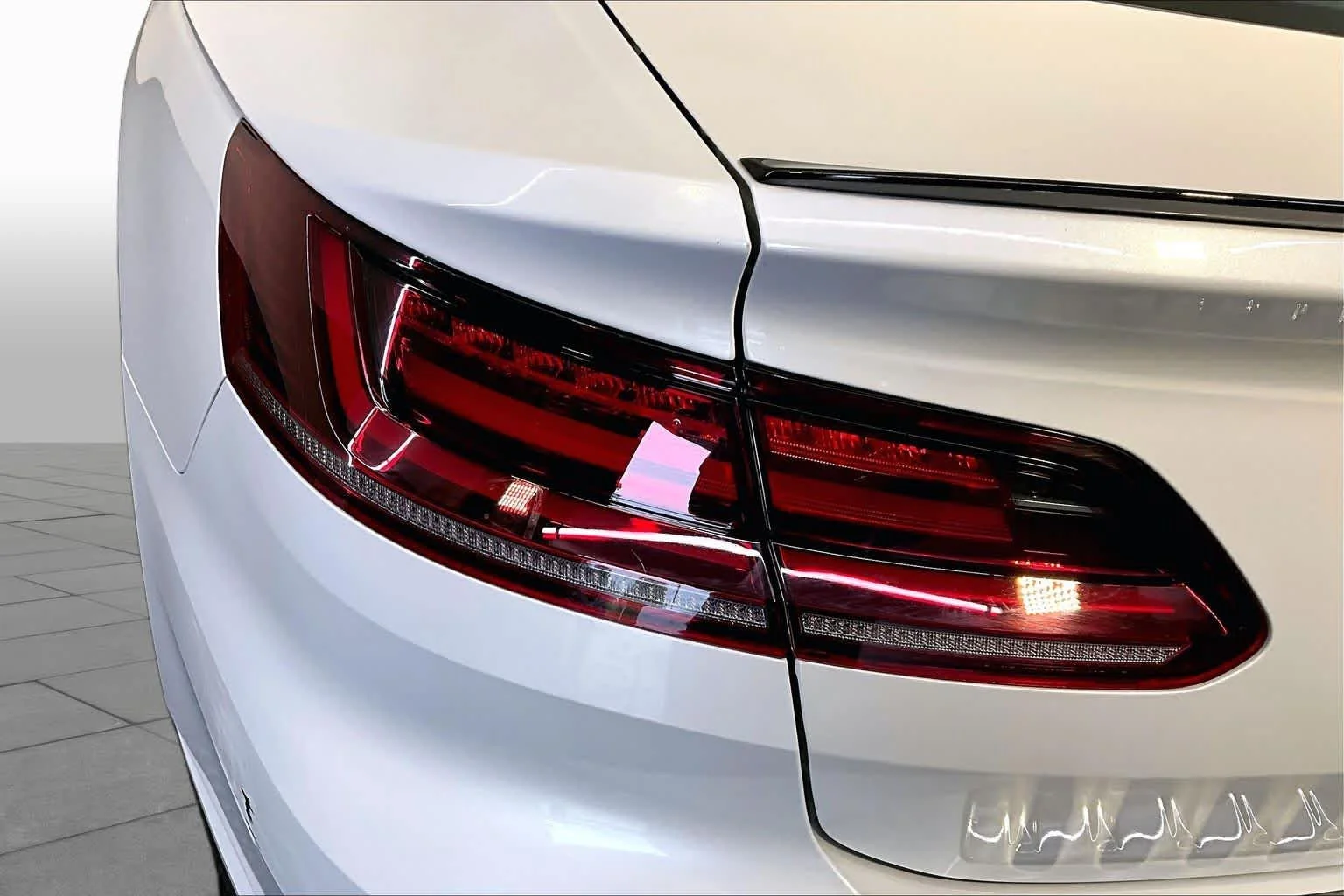 Used 2022 Oryx White Pearl Volkswagen SEL R-Line image 28