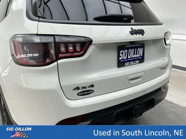 Used 2018 White Clearcoat Jeep Trailhawk image 19