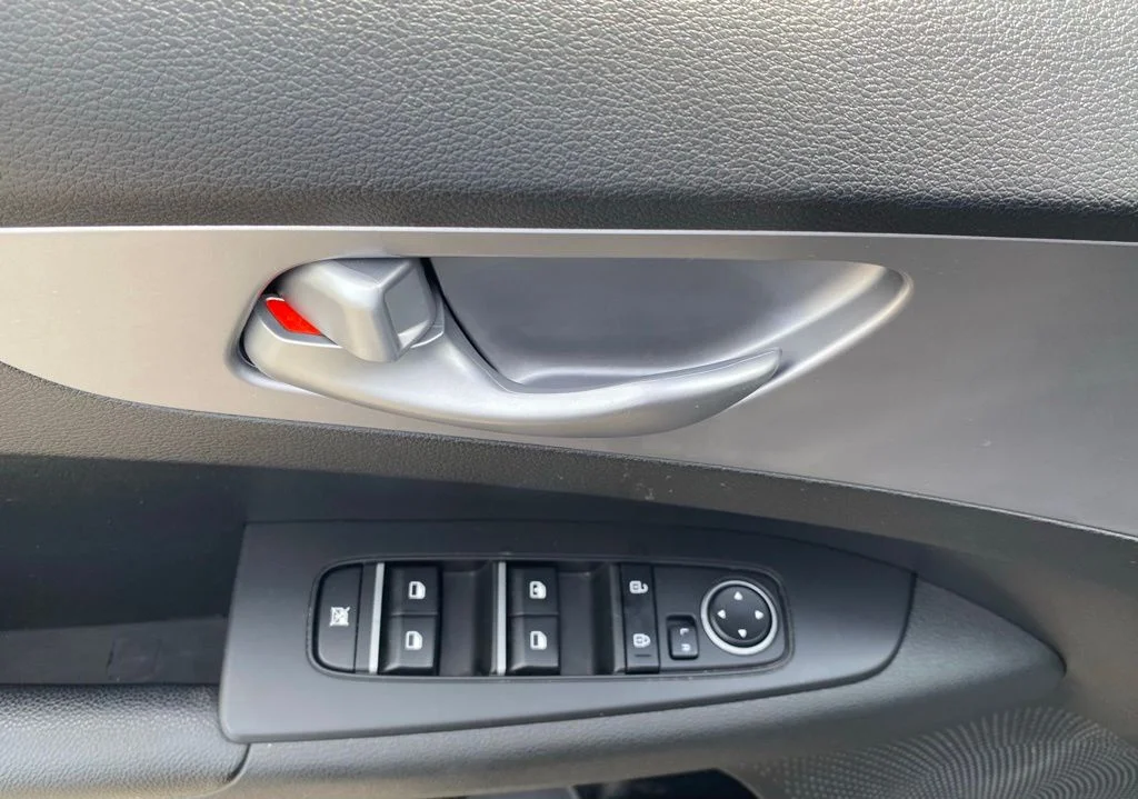 Used 2023 Black Kia LXS image 20