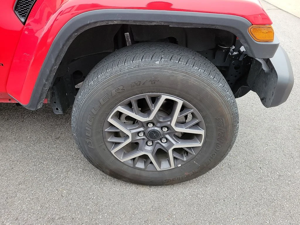 Used 2025 Red Jeep Sahara image 5