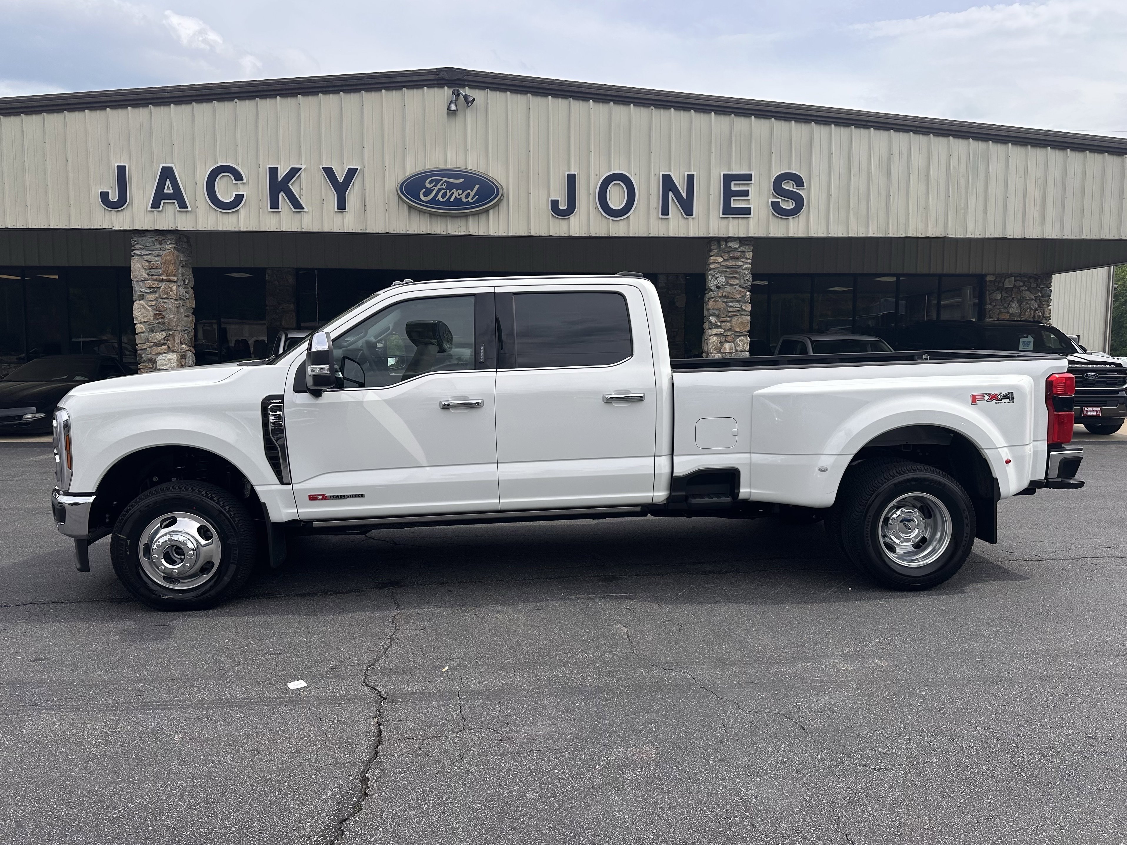 2026 Ford F-350 Lariat 4x4 Crew Cab 8' Box DRW's photo
