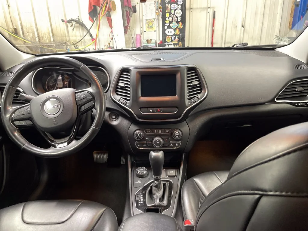 Used 2020 Silver Jeep Latitude Plus image 18