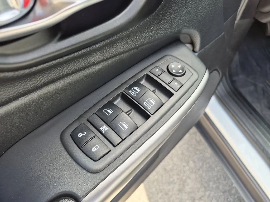 Used 2021 White Jeep Latitude Lux image 17