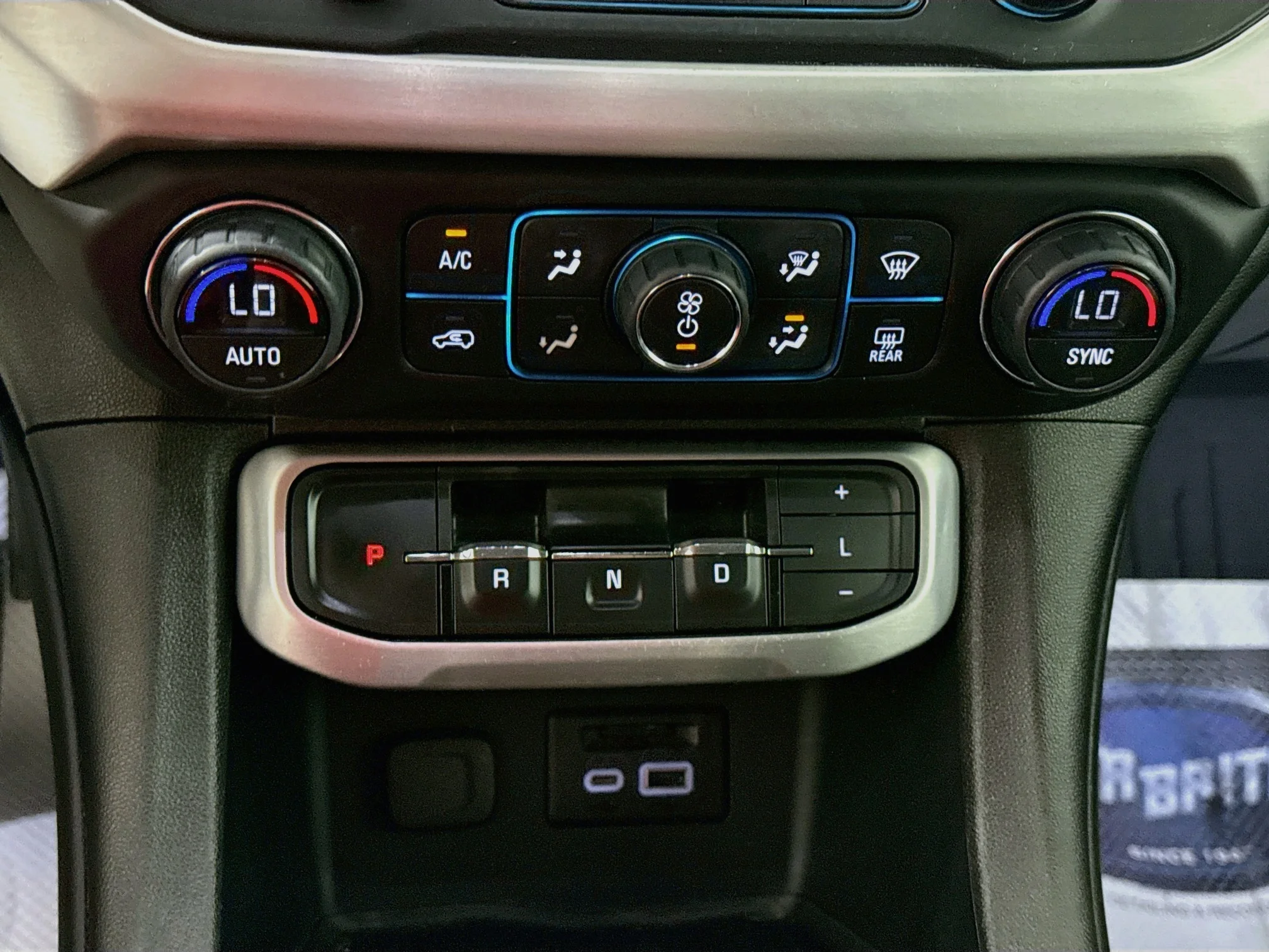 Used 2020 Dark Sky Metallic GMC SLT image 16