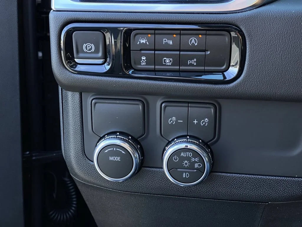 Used 2026 Onyx Black GMC Elevation image 27