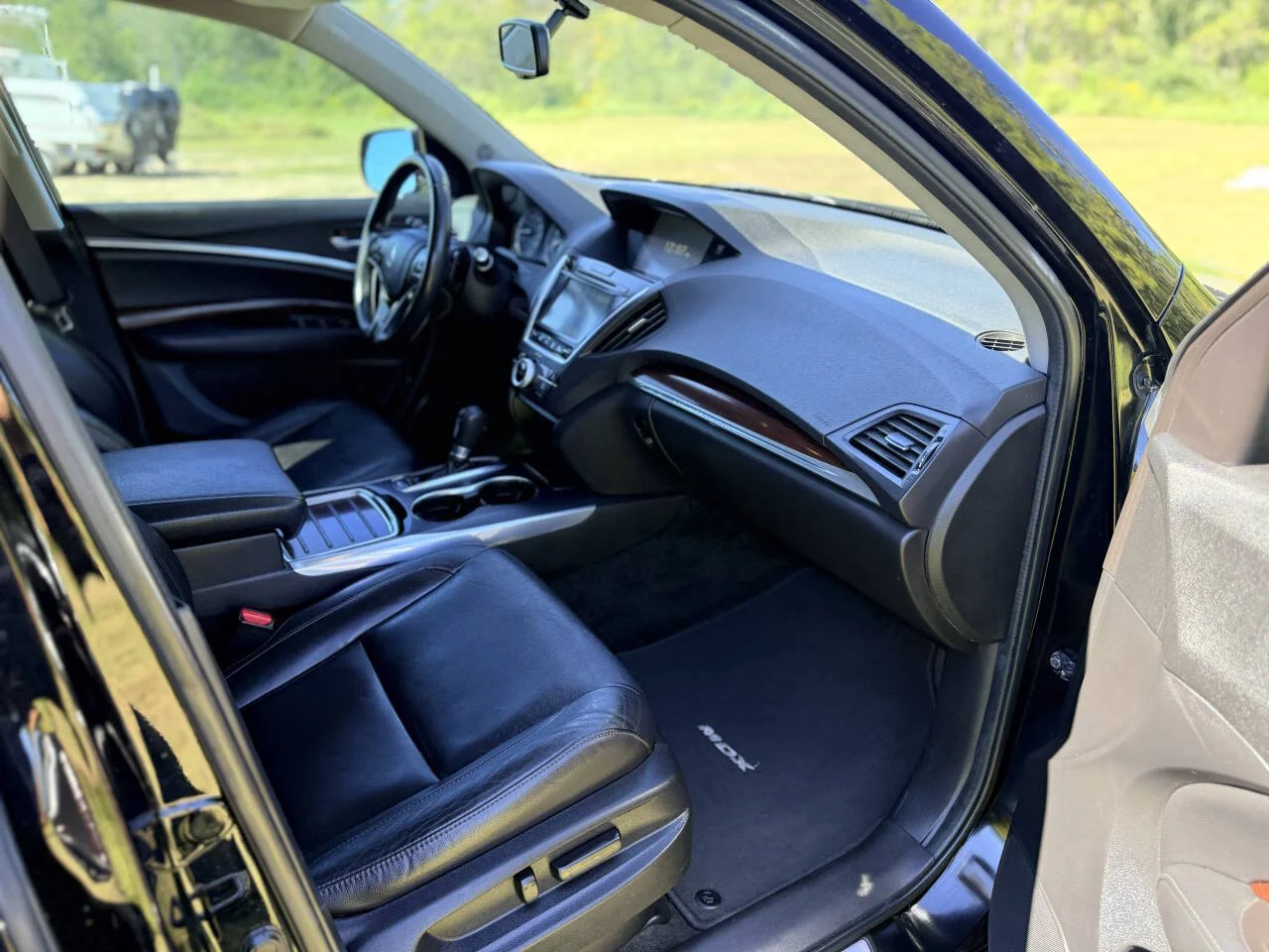 Used 2015 Black Acura Base 4dr SUV image 18
