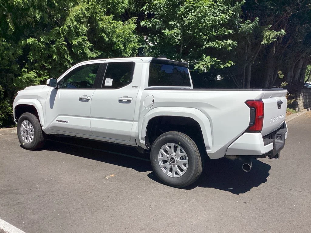 2025 Toyota Tacoma SR5 - Photo 10