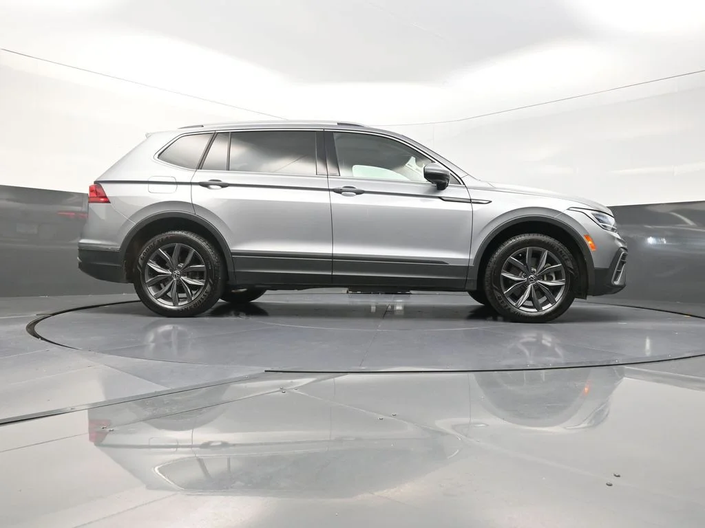 Used 2024 Silver Volkswagen 2.0T SE image 28
