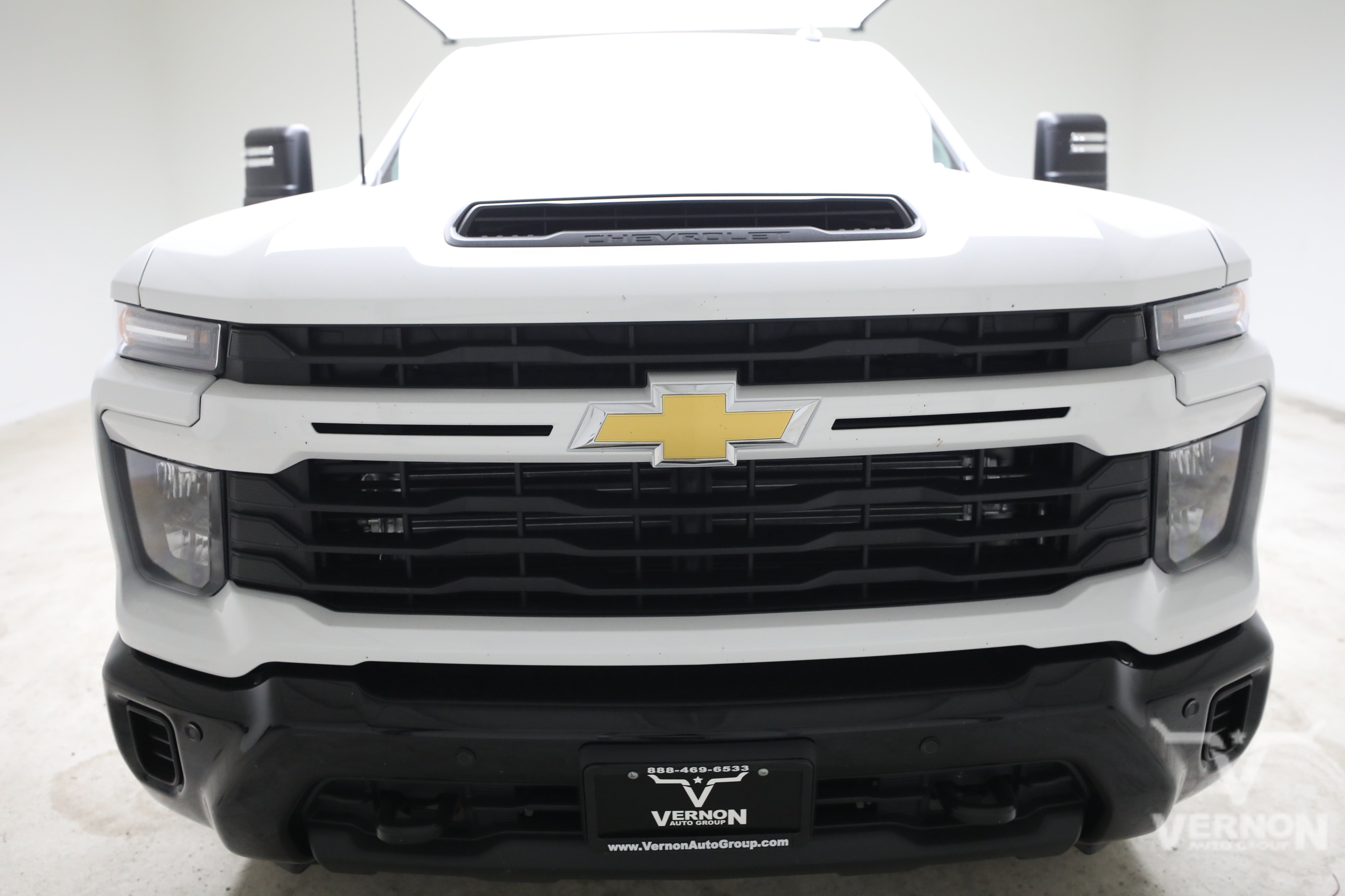 New 2026 Summit White Chevrolet N image 8