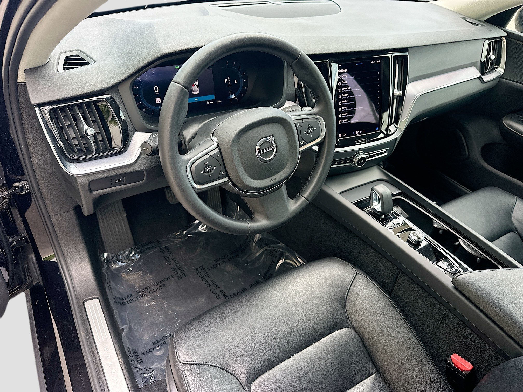 Used 2024 Onyx Black Metallic Volvo Core Dark Theme image 9
