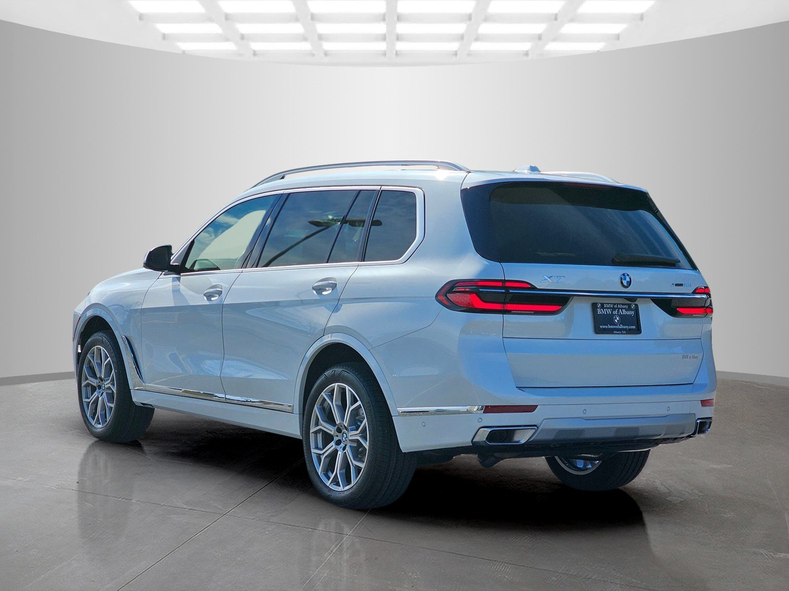Used 2026 Mineral White Metallic BMW xDrive40i image 4