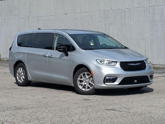Used 2024 Silver Chrysler Touring L image 11