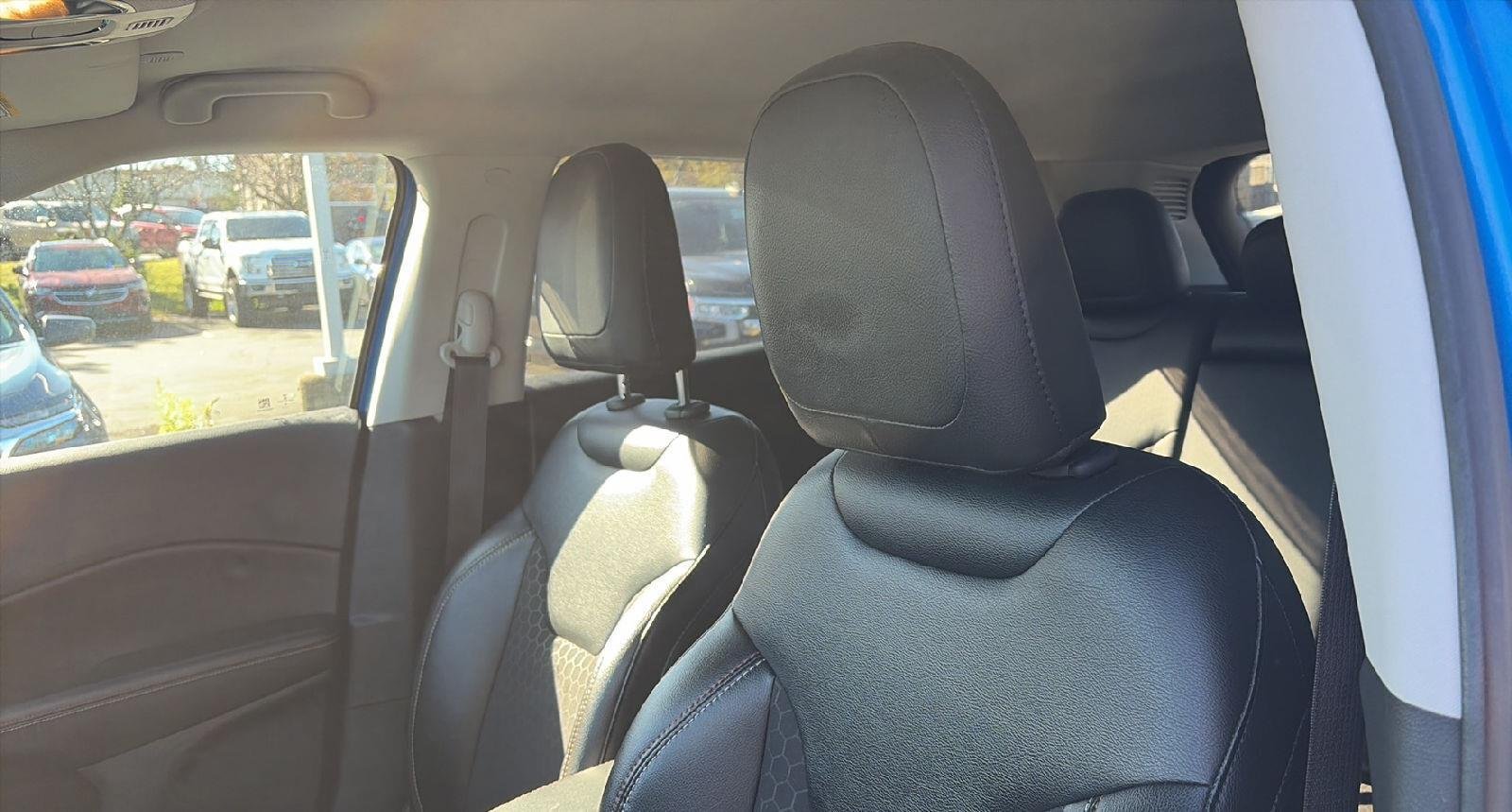 Used 2020 Laser Blue Pearlcoat Jeep Latitude image 13