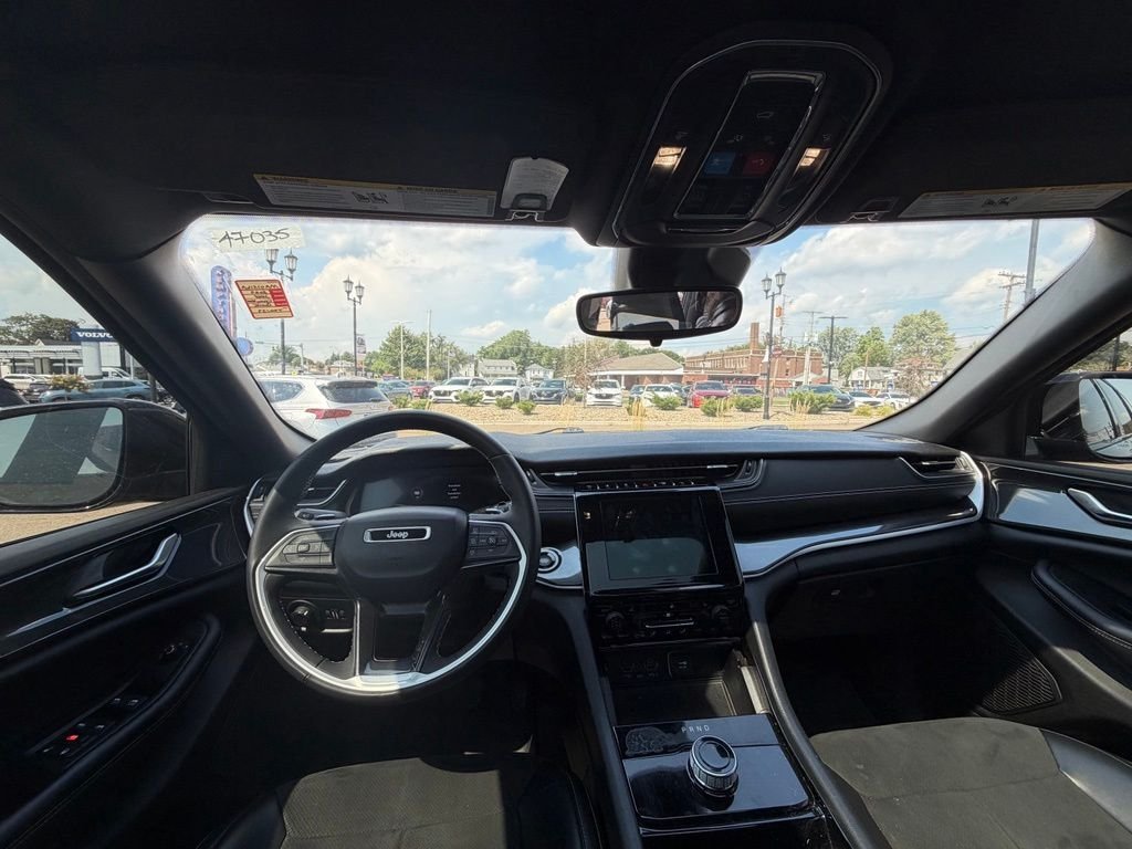 Used 2023 Gray Jeep Altitude image 11